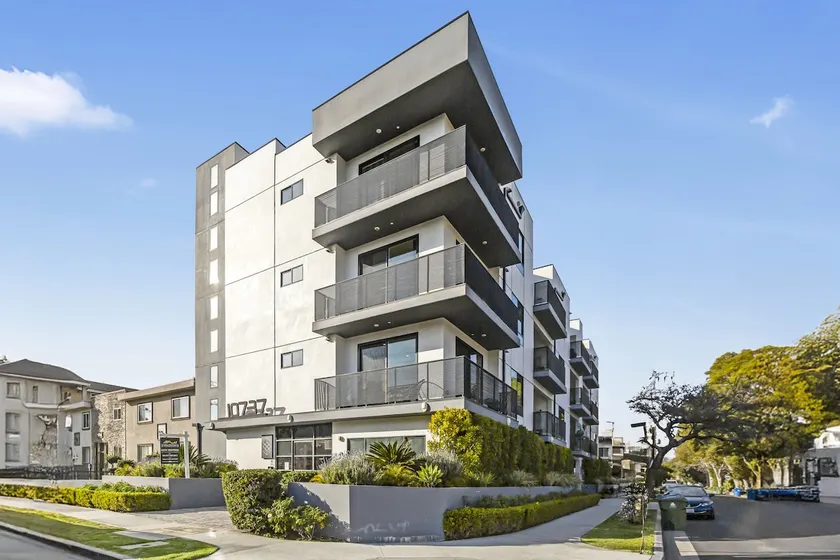 Modern Living, Prime Location - Image 1