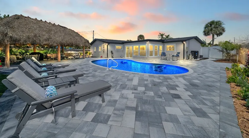 Private Oasis! Pool/Tiki/Game room. Walk to Beach! - Image 1