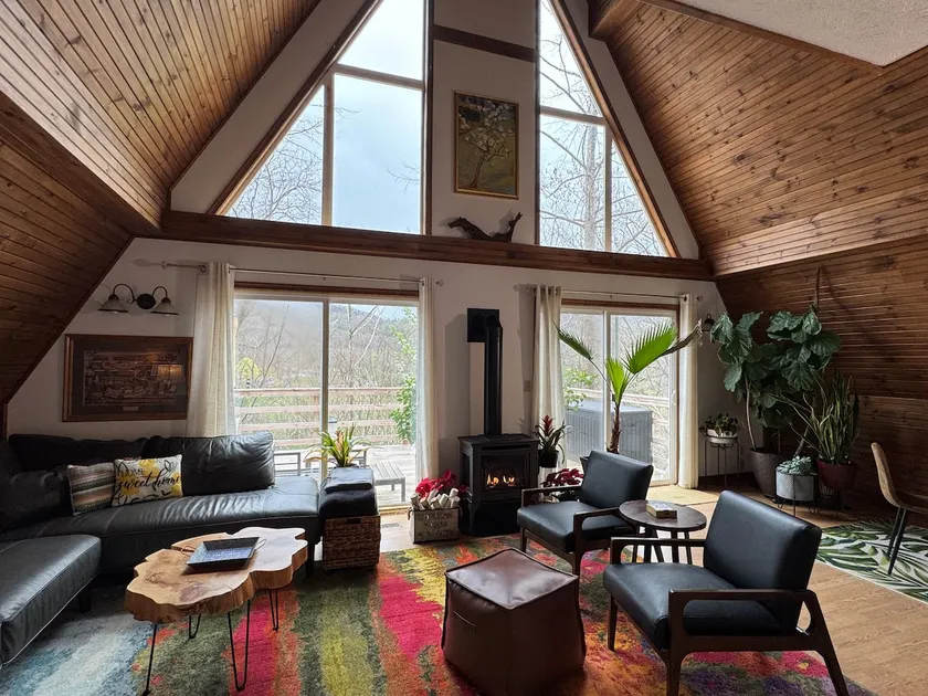 474, Your Mountain Getaway. - Image 1