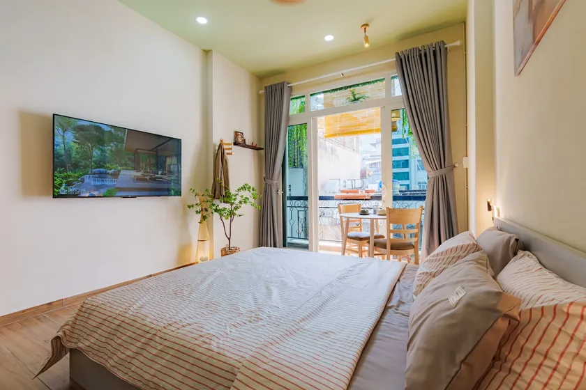 [Elevator] Ben Thanh-Balcony-Netflix by KevinNestin - Image 1