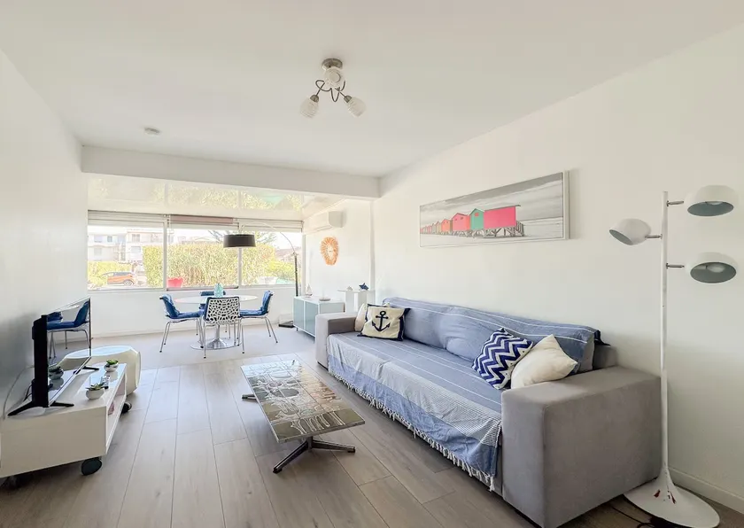 Clio with air conditioning + parking - 2 minutes from the beach - Image 1