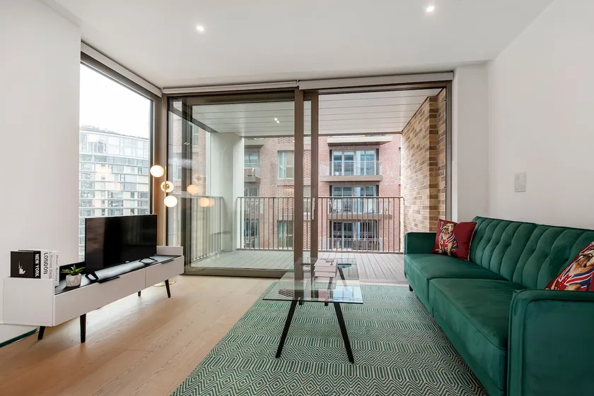 Lux and Large 2 bed Battersea Power Station - Image 1