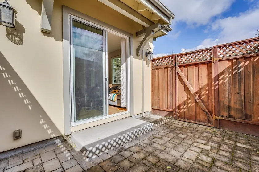 Jane's Home (MSB) | Modern w/ Laundry & Parking - Image 1