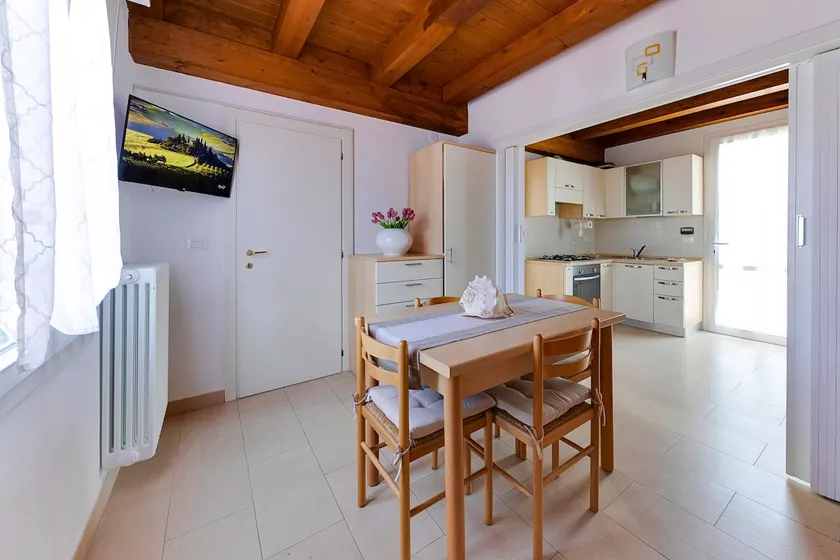 SUMMER•House a short walk from the Sea + Free Parking + WiFi - Image 1