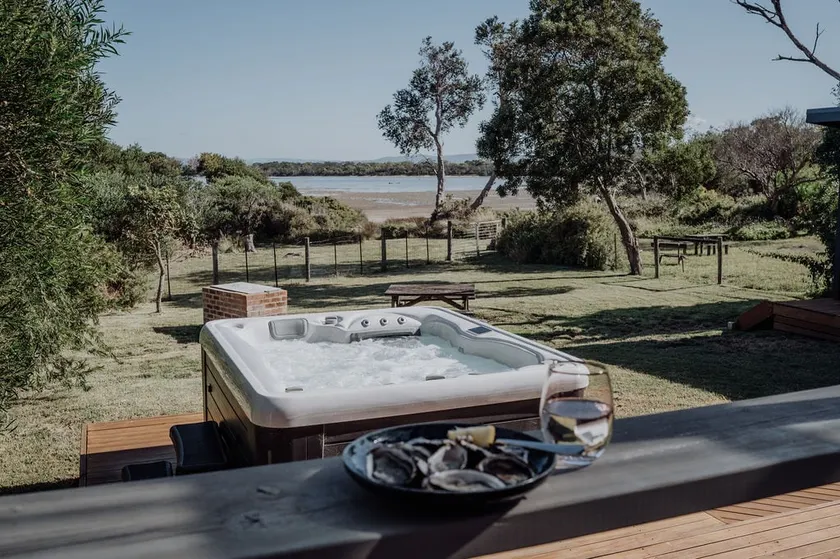 Sea Breeze Freycinet - Hot Tub - Image 1