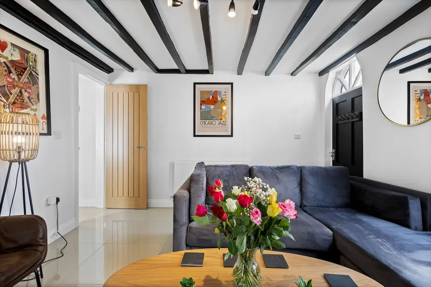 Market Bosworth l 4BR l Sleeps 8 l With Backyard - Image 1