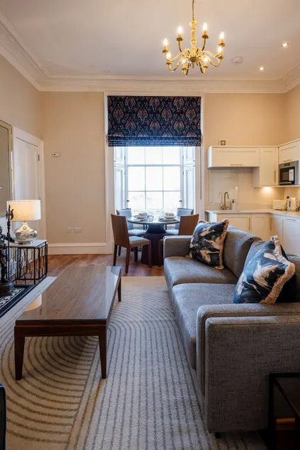 Stirling Townhouse Apartment Top - Image 1