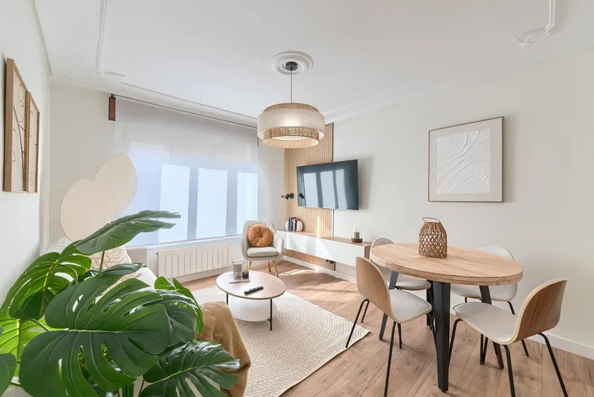 Refurbished and cozy apartment in a residential area - Image 1