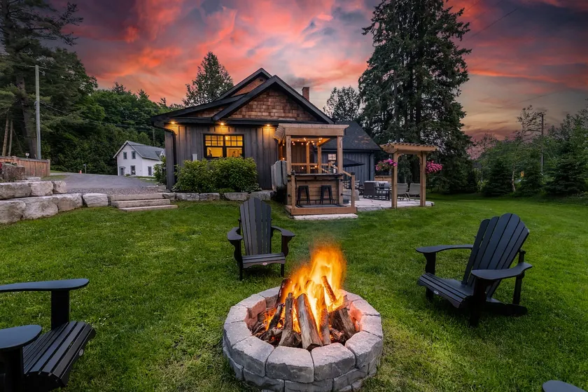 Fraserburg Farmhouse w/ Hot Tub & Oasis Backyard - Image 1