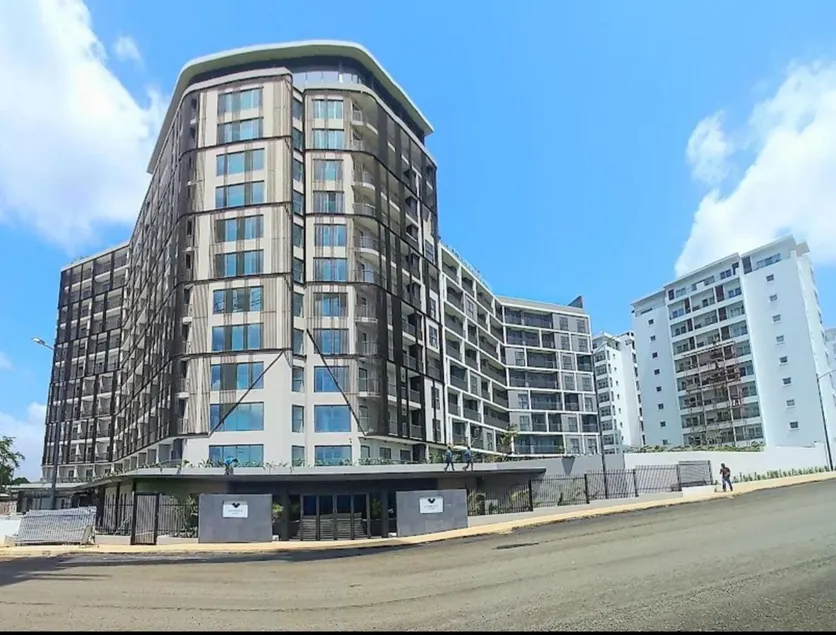 Unique 2 BDR Apartment at Loxwood House With Rooftop Pool and Gym - Image 1