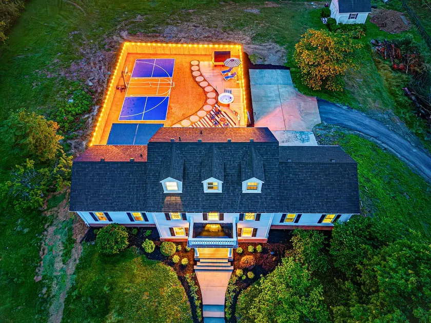 Kentucky Estate: Speakeasy, Theater & Sleeps 20 - Image 1