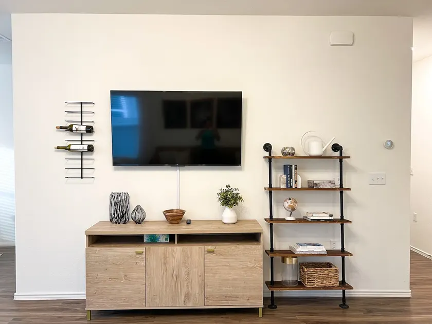 Fully stocked home, fits 10PPL, BIG backyard ATX - Image 1
