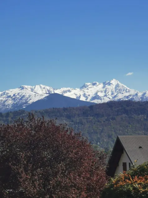 Quiet apartment between sky and mountains - Image 1