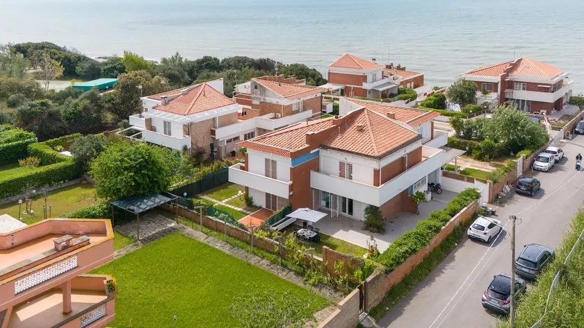 Spacious Sea-View Villa (Private Parking) - Anzio - Image 1
