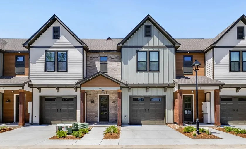 Luxury, 3BR, Private Yard/Garage - Image 1