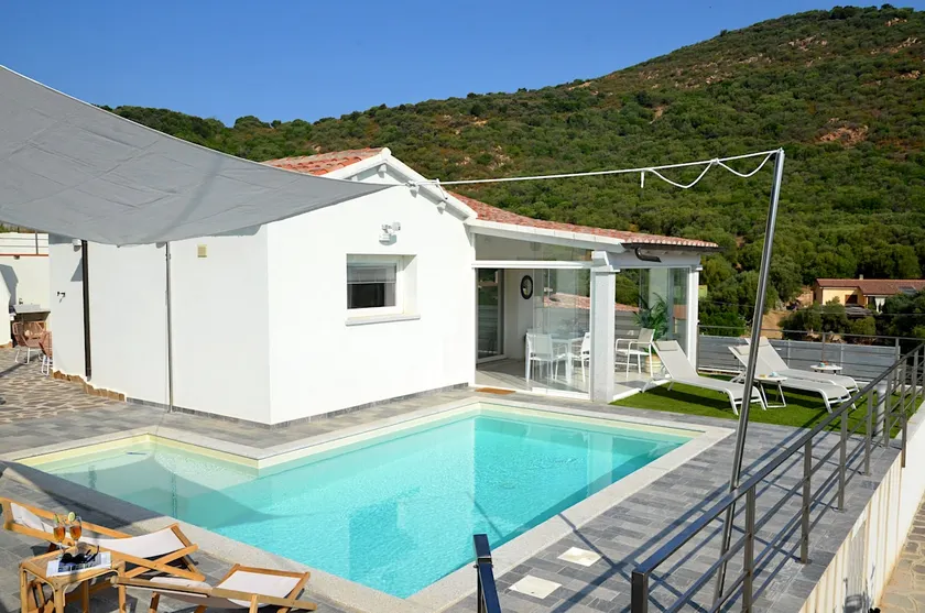 Detached Villa with Sea View and Private Pool - Image 1