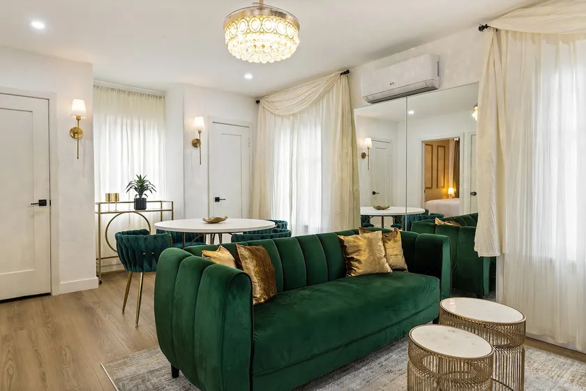 Emerald Chandelier Suite | 2 beds | Sunset Ave. - Image 1