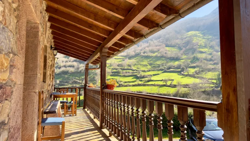 Somiedo Shelter | Fireplace | Views | Bears - Image 1