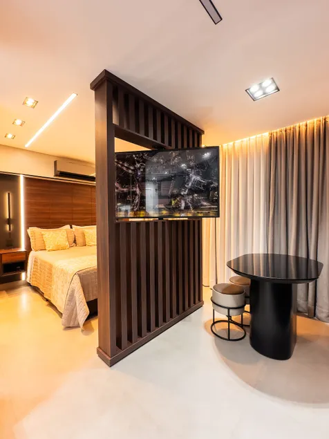 Luxury & Charm, comfort and sophistication, with garage. - Image 1