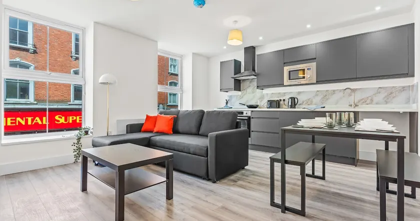 Gold St D-Lux | Chic 1BR Apt Heart Of Northampton - Image 1