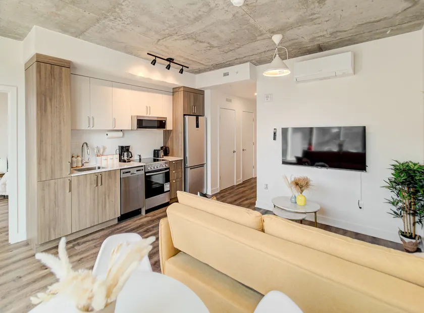 Sunset Creamy | 1-BR in Downtown MTL | 81 - Image 1