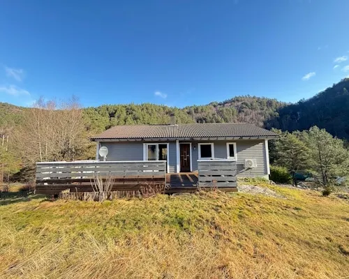 House with a view over the lake - Image 1