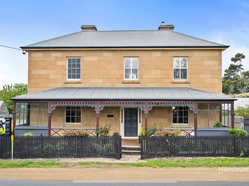 Bellevue House, Historic Luxury - Image 1