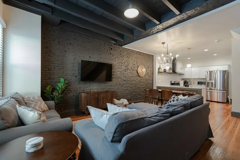 Quaint Townhome on Queen - Image 1