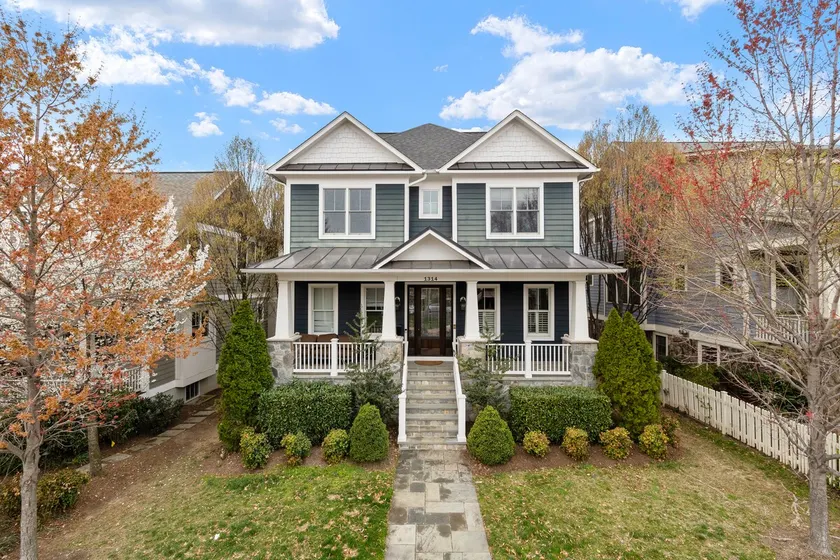 Clarendon House - with 8 BR, 6 BA - Image 1