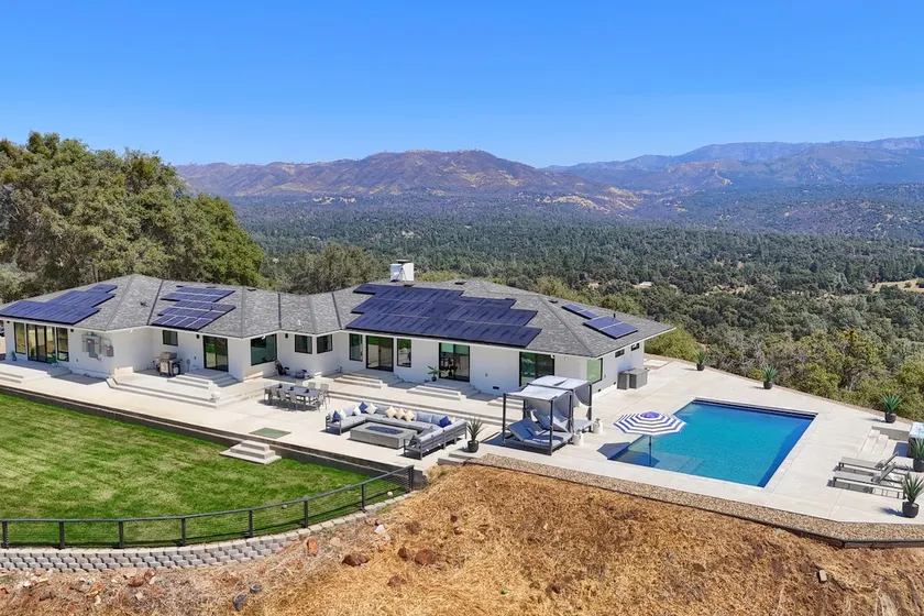 Skyfall - Best Views in Mariposa - Image 1
