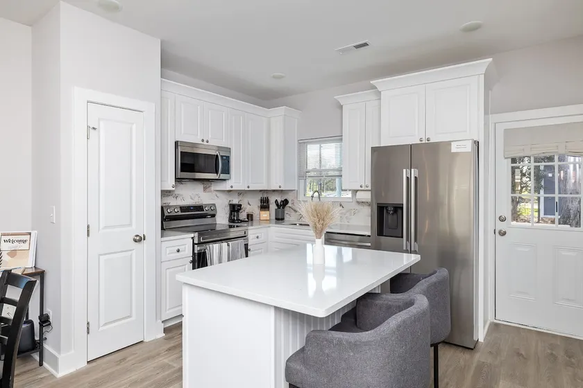 The Briar ~ Sleek 3BR Near DT w/Outdoor Area - Image 1