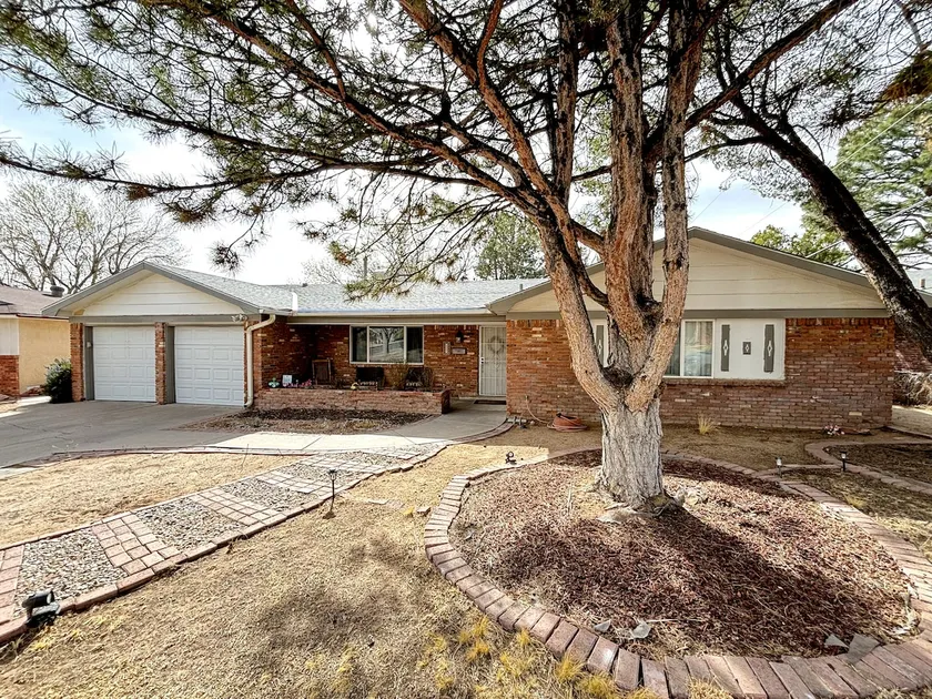Cozy 3BR home w/ Spacious Yard - Image 1