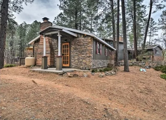 Pine Cone Cottage: Woodland Escape - Image 1