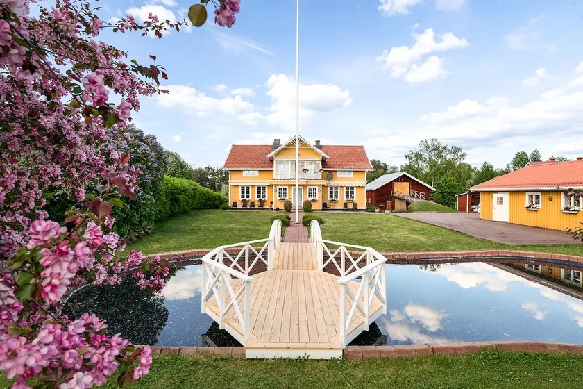 The Yellow House - Image 1