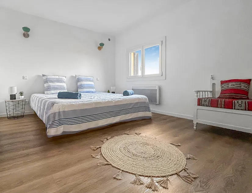 Spacious apartment & stunning views - Image 1