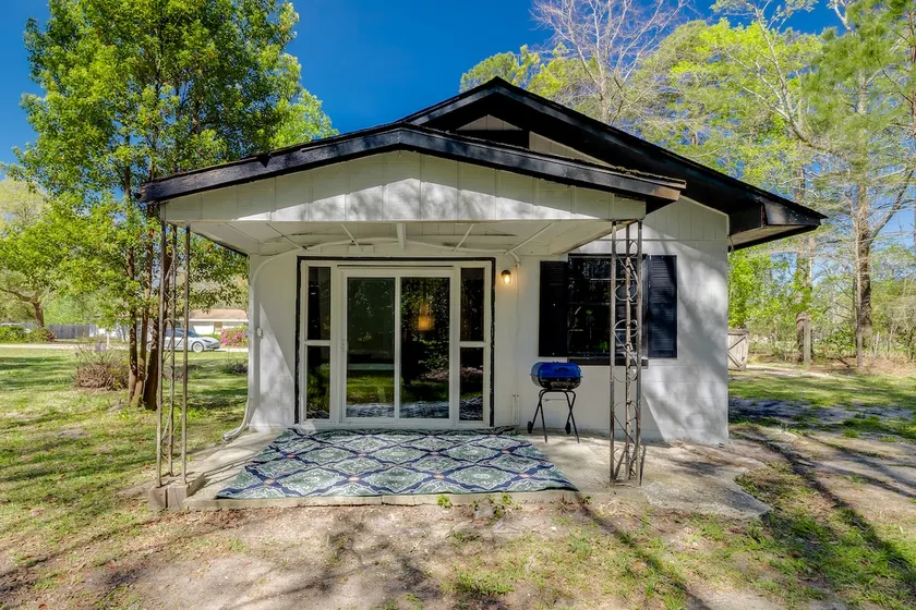 Secluded House Close to Sav Airport - Image 1