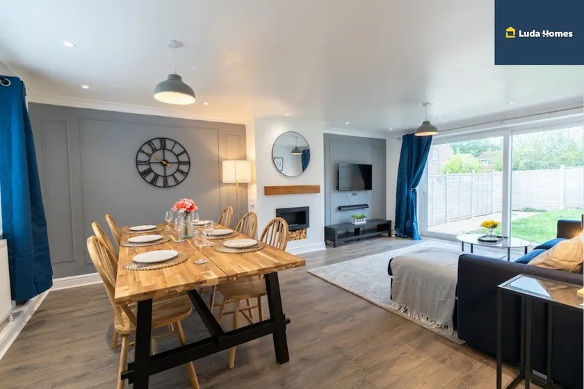 LONG TERM - Comfy Home - Cls to hospital - Sleeps 7 - wParking - Image 1