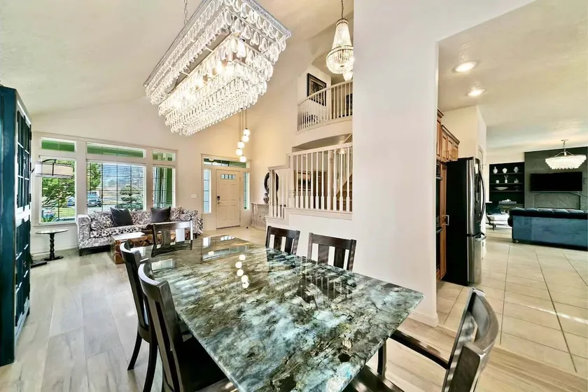 Boise Hills Luxurious Retreat - Image 1