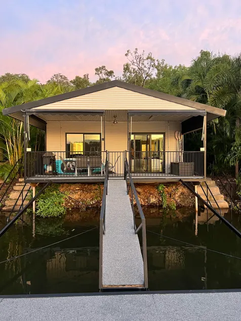 Halcyon Days - A Luxurious Lakeside Retreat - Image 1