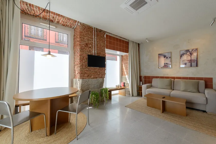 Flat 500 meters from Plaza de España - Image 1
