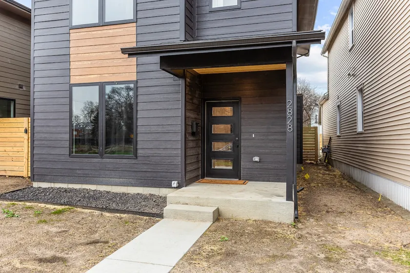 Cozy Home - Private Parking 3BR - Image 1