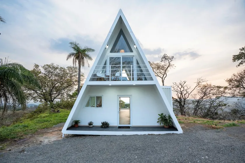Clara Monteverde House - Image 1