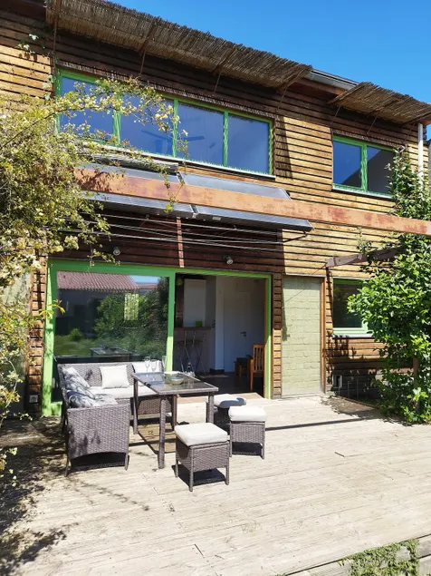 Eco-friendly house + garden - Image 1