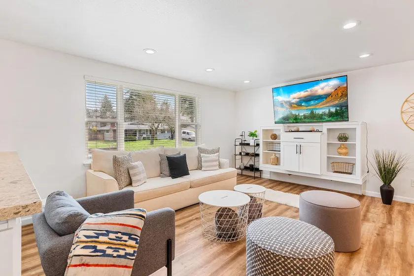The Benson - Cozy Modern 4bd by Airport & DT - Image 1