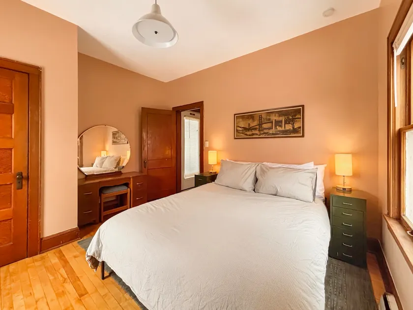 Central 2BR in the Heart of Northeast Art District - Image 1