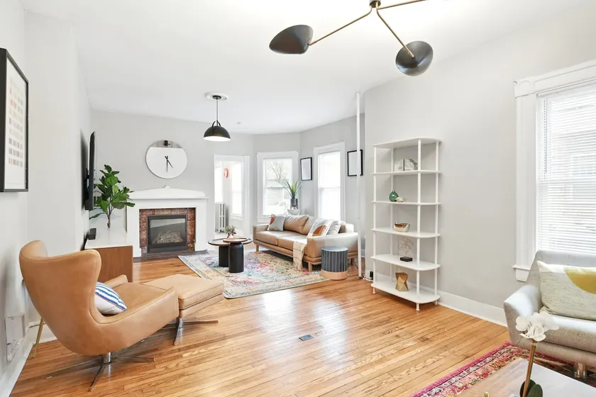 Modern Victorian 3BR 2BA Apt with Parking - Image 1