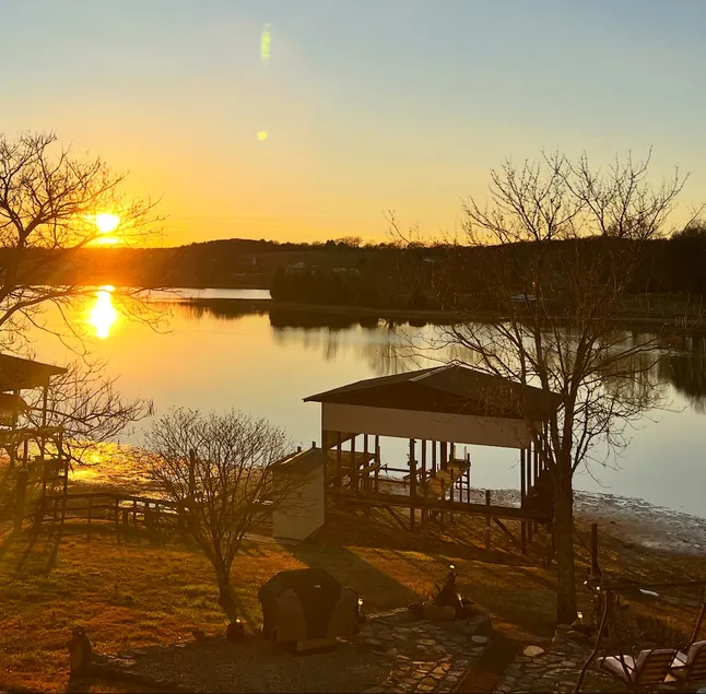 Lakefront Retreat Dock & Views - Image 1