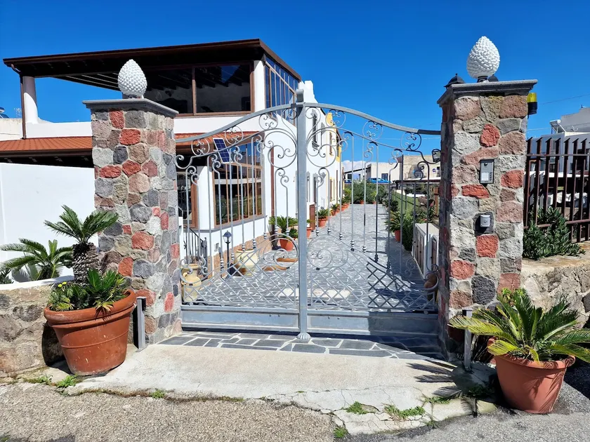 Rosa's house - Image 1