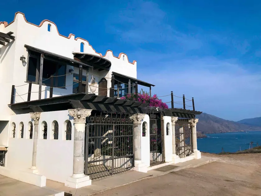 •Casa Sagrada• Beachfront mountain view - Image 1