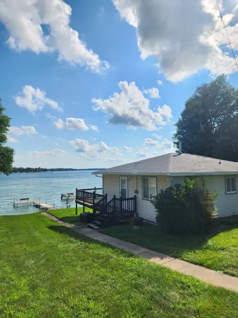 Vintage E Lake Okoboji Cabin - Image 1